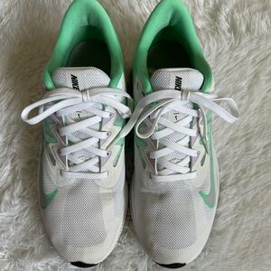 Nike Quest Women's White and Mint Athletic Shoes